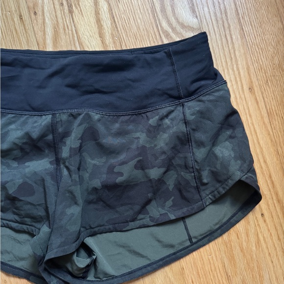 lululemon athletica camouflage Women's Athletic Shorts - Picture 2 of 4